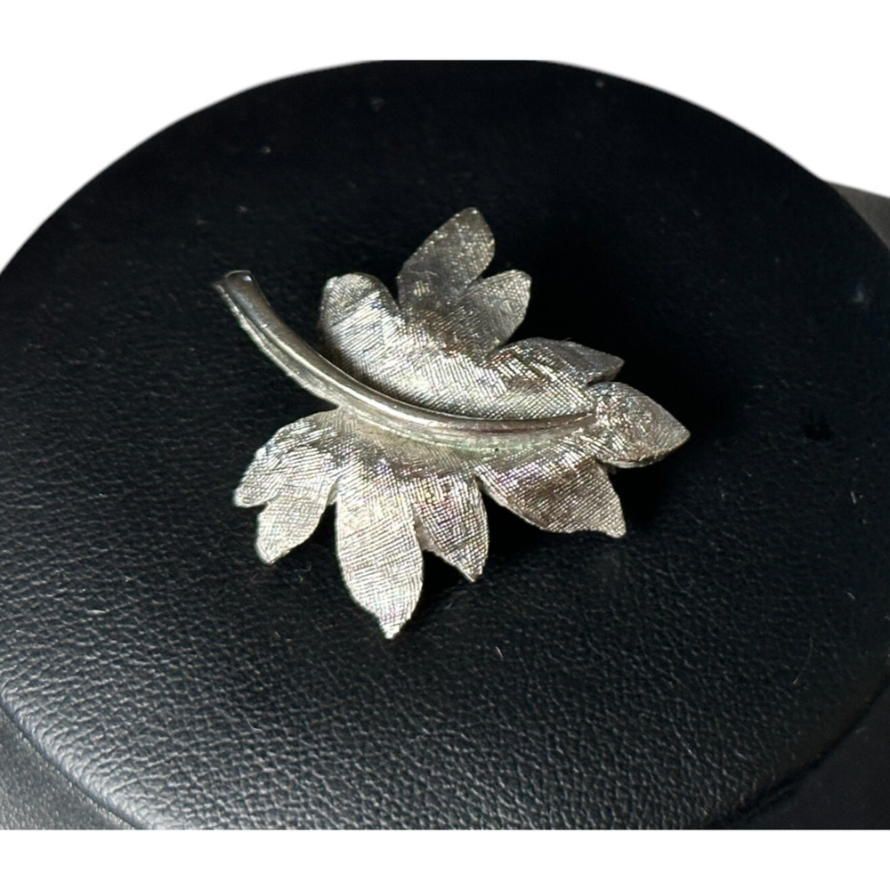 Vintage Textured Silver Tone Metal Leaf Brooch Pin